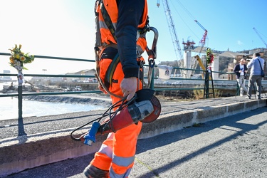 Genova - operazioni antecedenti a sollevamento impalcato da 100 