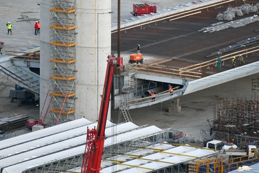 Genova - operazioni antecedenti a sollevamento impalcato da 100 