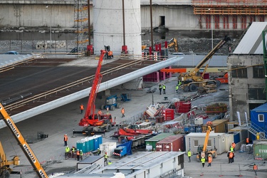 Genova - operazioni antecedenti a sollevamento impalcato da 100 