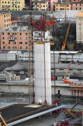 Genova - operazioni antecedenti a sollevamento impalcato da 100 