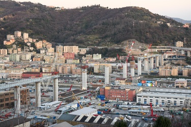 Genova - operazioni antecedenti a sollevamento impalcato da 100 