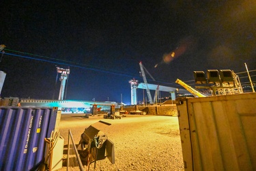 Genova - avanzamneto lavori ponte, luci laser tricolore