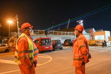 Genova - avanzamneto lavori ponte, luci laser tricolore