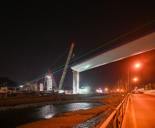 Genova - avanzamneto lavori ponte, luci laser tricolore