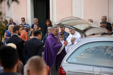 Genova, serra Ricco - i funerali di un ragazzo morto durante la 