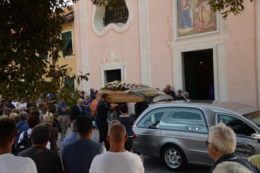 Genova, serra Ricco - i funerali di un ragazzo morto durante la 