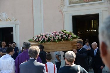 Genova, serra Ricco - i funerali di un ragazzo morto durante la 