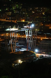 Genova - moncone ovest Ponte Morandi in attesa di essere demolit