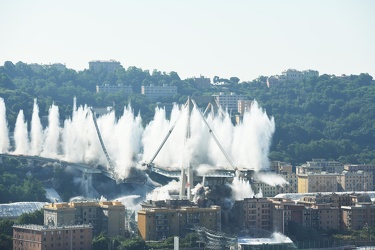 Genova - esplosione demolizione ponte morandi - sequenza da macc