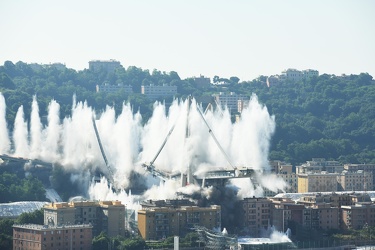 Genova - esplosione demolizione ponte morandi - sequenza da macc