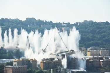 Genova - esplosione demolizione ponte morandi - sequenza da macc