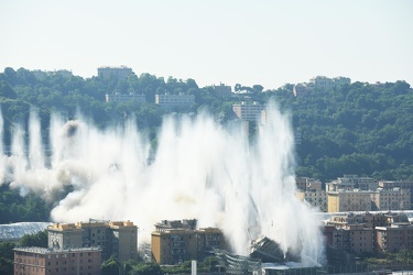 Genova - esplosione demolizione ponte morandi - sequenza da macc