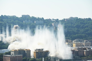 Genova - esplosione demolizione ponte morandi - sequenza da macc