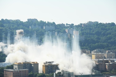 Genova - esplosione demolizione ponte morandi - sequenza da macc