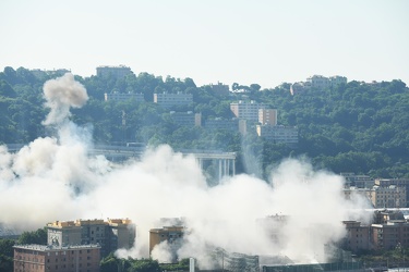 Genova - esplosione demolizione ponte morandi - sequenza da macc