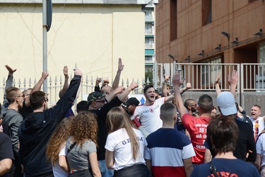 Genova, stadio Ferraris - la protesta dei tifosi genoani sotto l