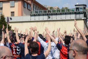 Genova, stadio Ferraris - la protesta dei tifosi genoani sotto l