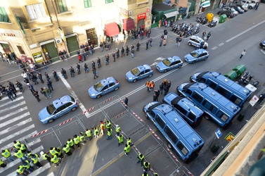 Genova - contestazione tifosi genoani all'uscita dallo stadio