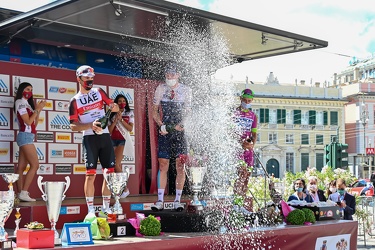 Genova, via XX Settembre - arrivo giro appennino ciclismo