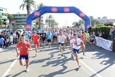 Genova - corso Italia - la corsa per beneficenza di Radio19 - ra