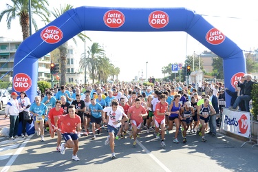 Genova - corso Italia - la corsa per beneficenza di Radio19 - ra