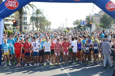 Genova - corso Italia - la corsa per beneficenza di Radio19 - ra