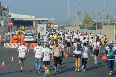 Genova - la corsa StraGenova nel porto sotto la lanterna