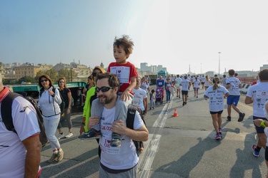 Genova - la corsa StraGenova nel porto sotto la lanterna