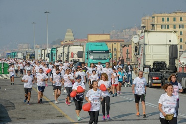 Genova - la corsa StraGenova nel porto sotto la lanterna