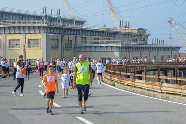 Genova - la corsa StraGenova nel porto sotto la lanterna