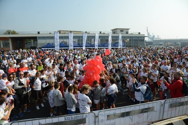 Genova - la corsa StraGenova nel porto sotto la lanterna