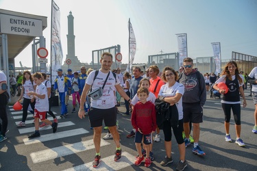 Genova - la corsa StraGenova nel porto sotto la lanterna