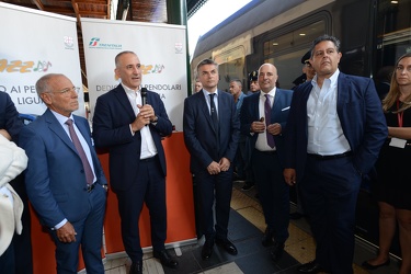 Genova, stazione principe - consegna nuovi treni regionali Jazz