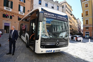 Genova - presentato nuovo autobus elettrico gratuito