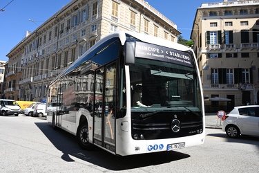 Genova - presentato nuovo autobus elettrico gratuito