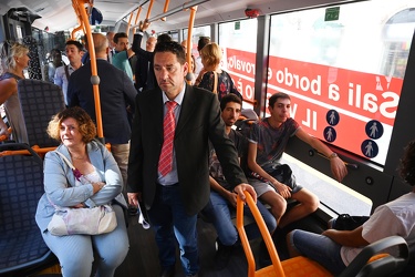 Genova - presentato nuovo autobus elettrico gratuito