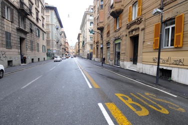 Genova - via Tommaso Invrea - strisce gialle