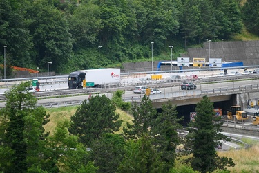 Genova - rallentamenti in autostrada A26 da Masone verso Genova 