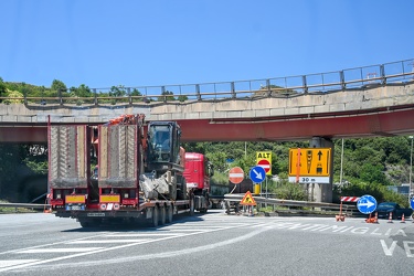 Genova, viaggio in autostrada tra i cantieri e il traffico