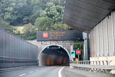 Genova, autostrada - cartelli incidente poco prima dell‚Äôuscita
