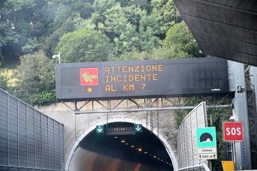 Genova, autostrada - cartelli incidente poco prima dell‚Äôuscita