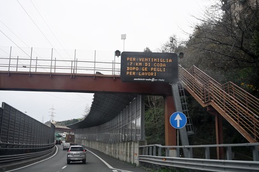 Genova, reportage sulla autostrada A10 tra aeroporto e arenzano