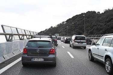 Genova, reportage sulla autostrada A10 tra aeroporto e arenzano