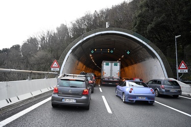 Genova, reportage sulla autostrada A10 tra aeroporto e arenzano