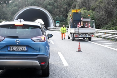 Genova, reportage sulla autostrada A10 tra aeroporto e arenzano