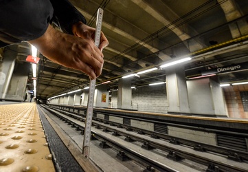 dislivello marciapiedi metro