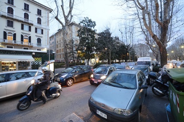 Genova - piazza Gerolamo Savonarola - il problema annoso delle a