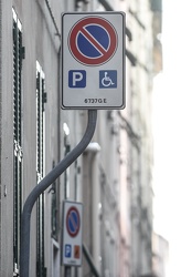 parcheggi disabili via arrivabene 052009-6400