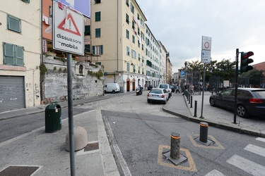 Genova - via del Molo - zona traffico limitato con dissuasori mo