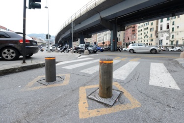 Genova - via del Molo - zona traffico limitato con dissuasori mo